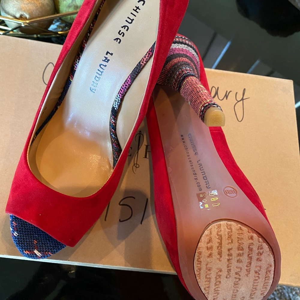 Heels - Picture 2 of 3